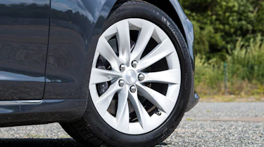 Tesla Model S - wheel