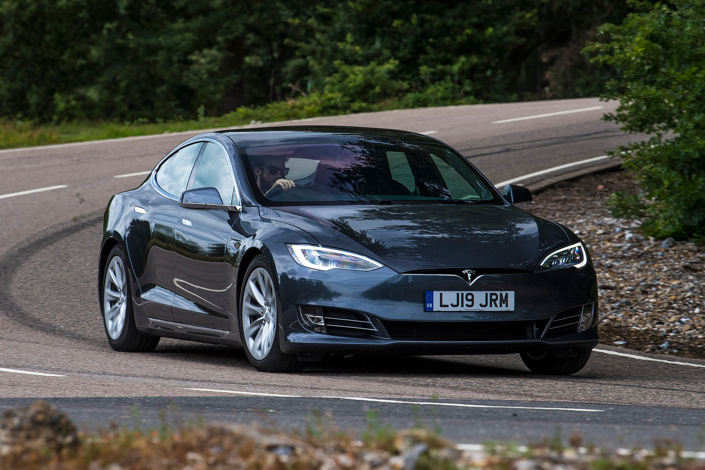 Tesla Model S - cornering
