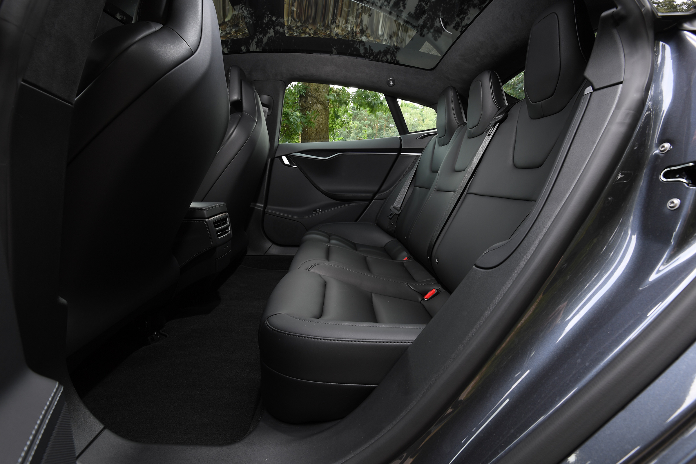 Tesla Model S - rear seats