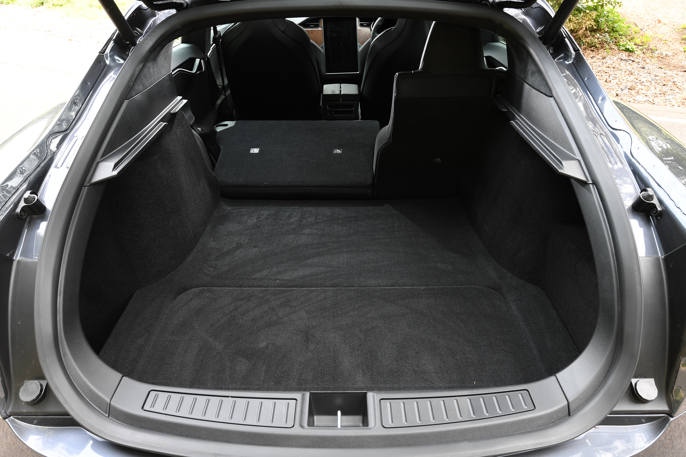 Tesla Model S - boot