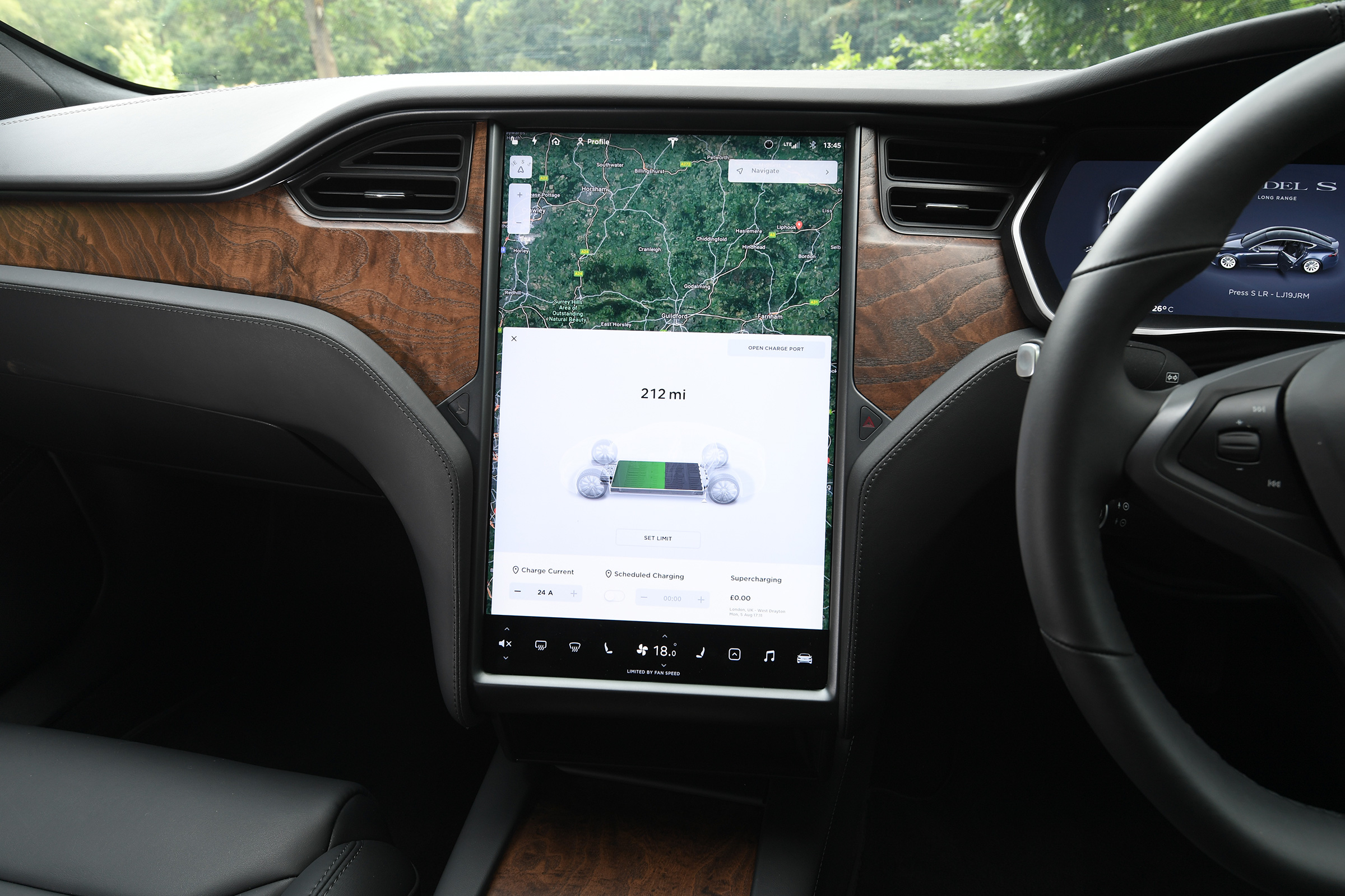 Tesla Model S - screen