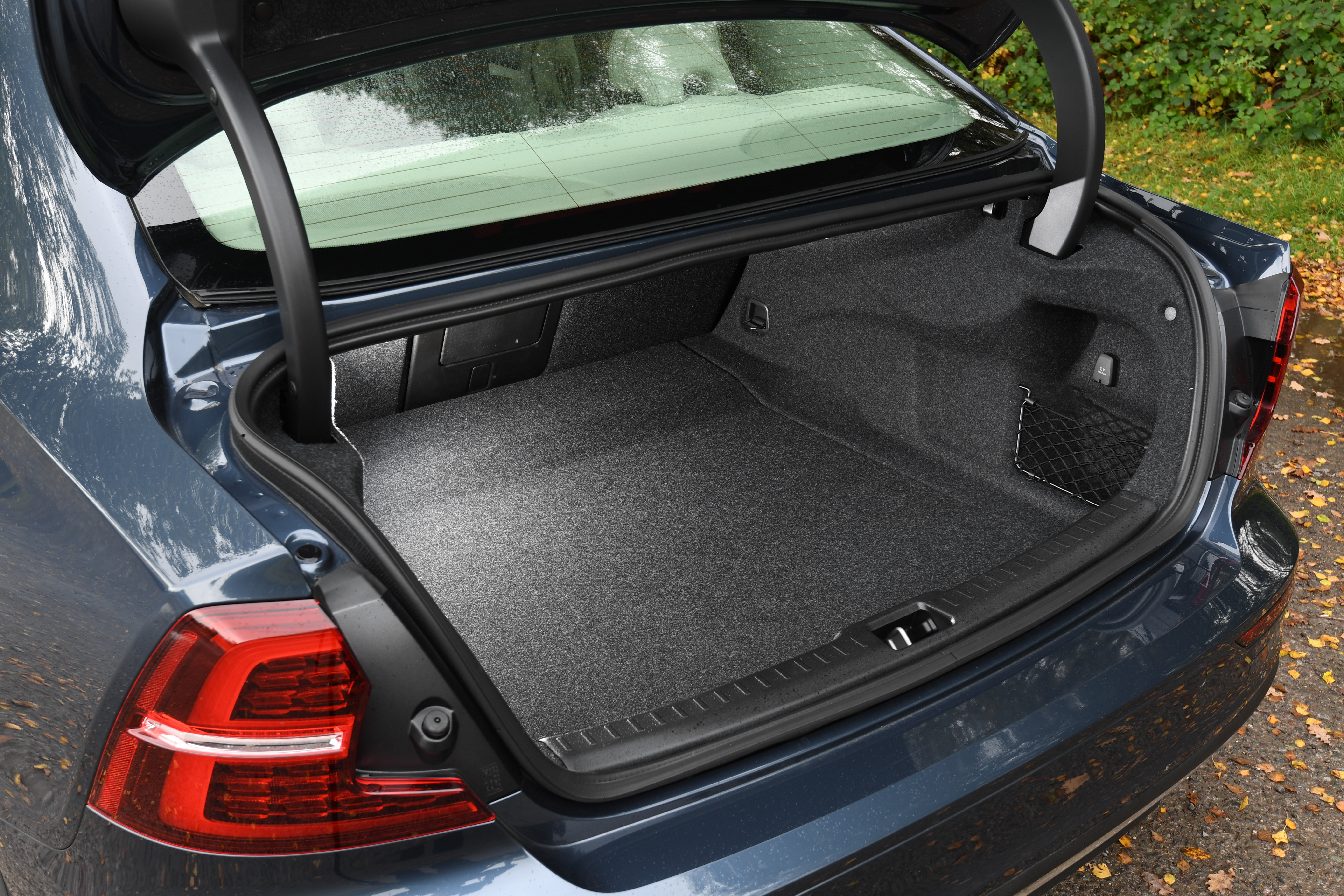 Volvo S60 saloon - boot