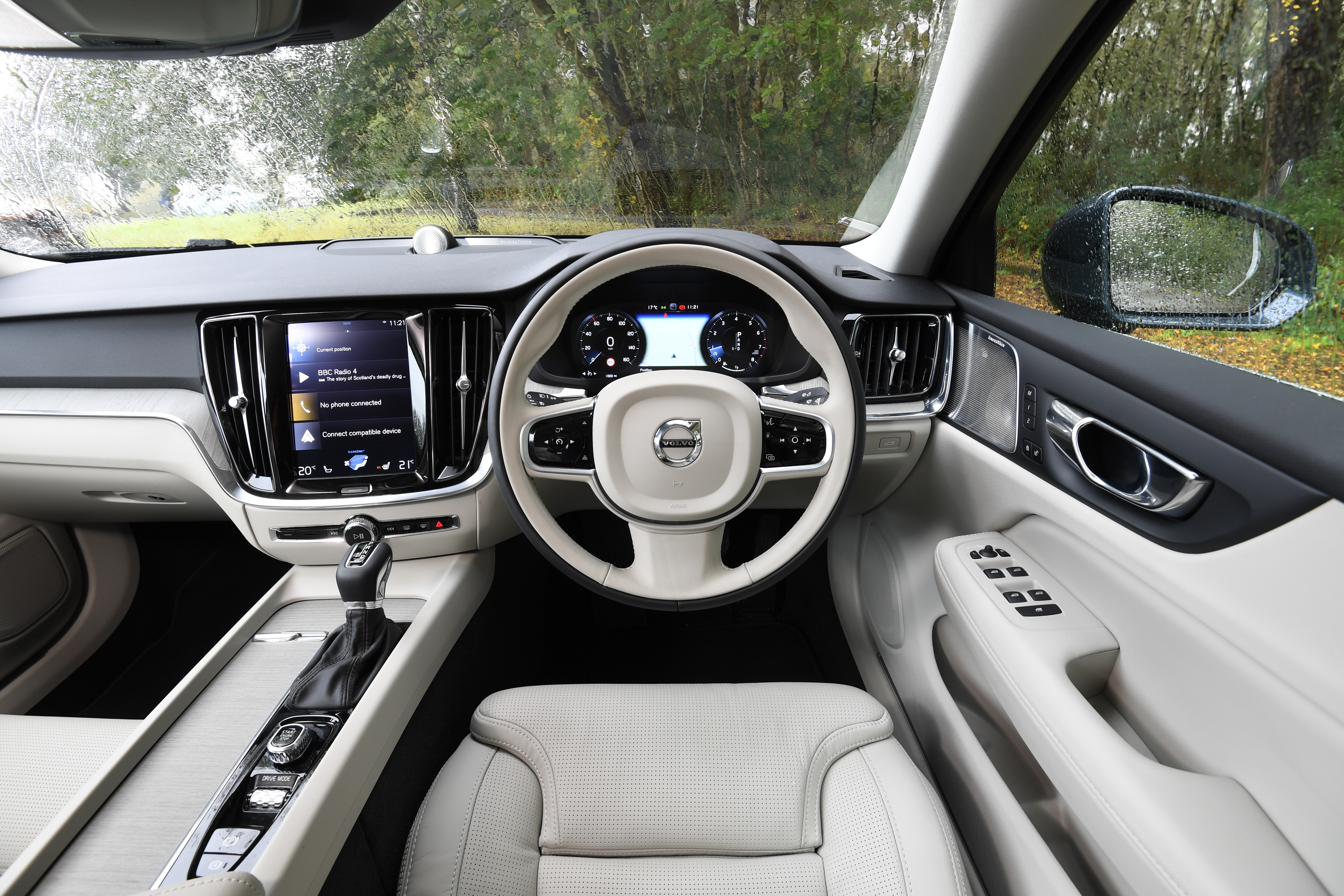 Volvo S60 saloon - interior