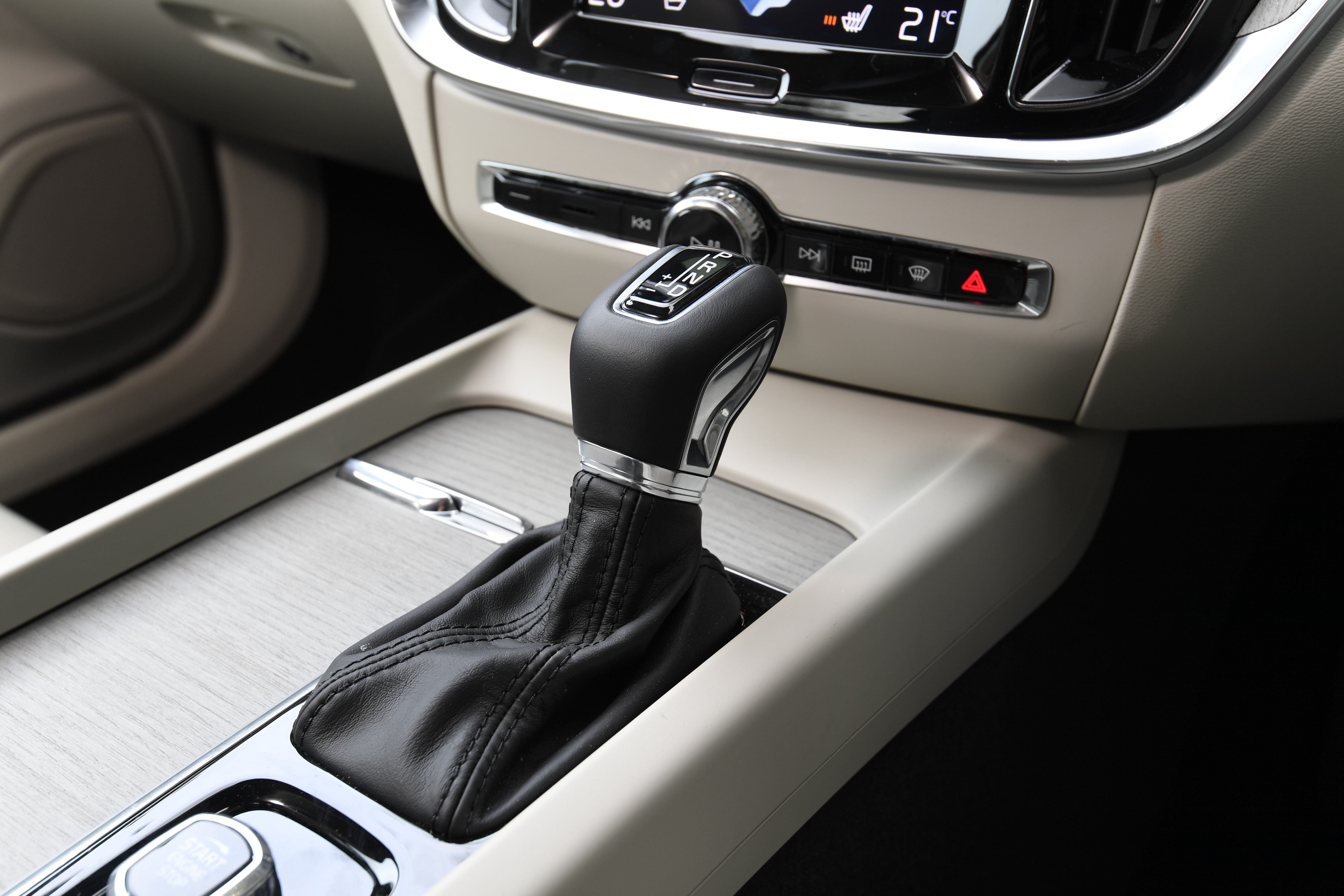 Volvo S60 saloon - gear lever