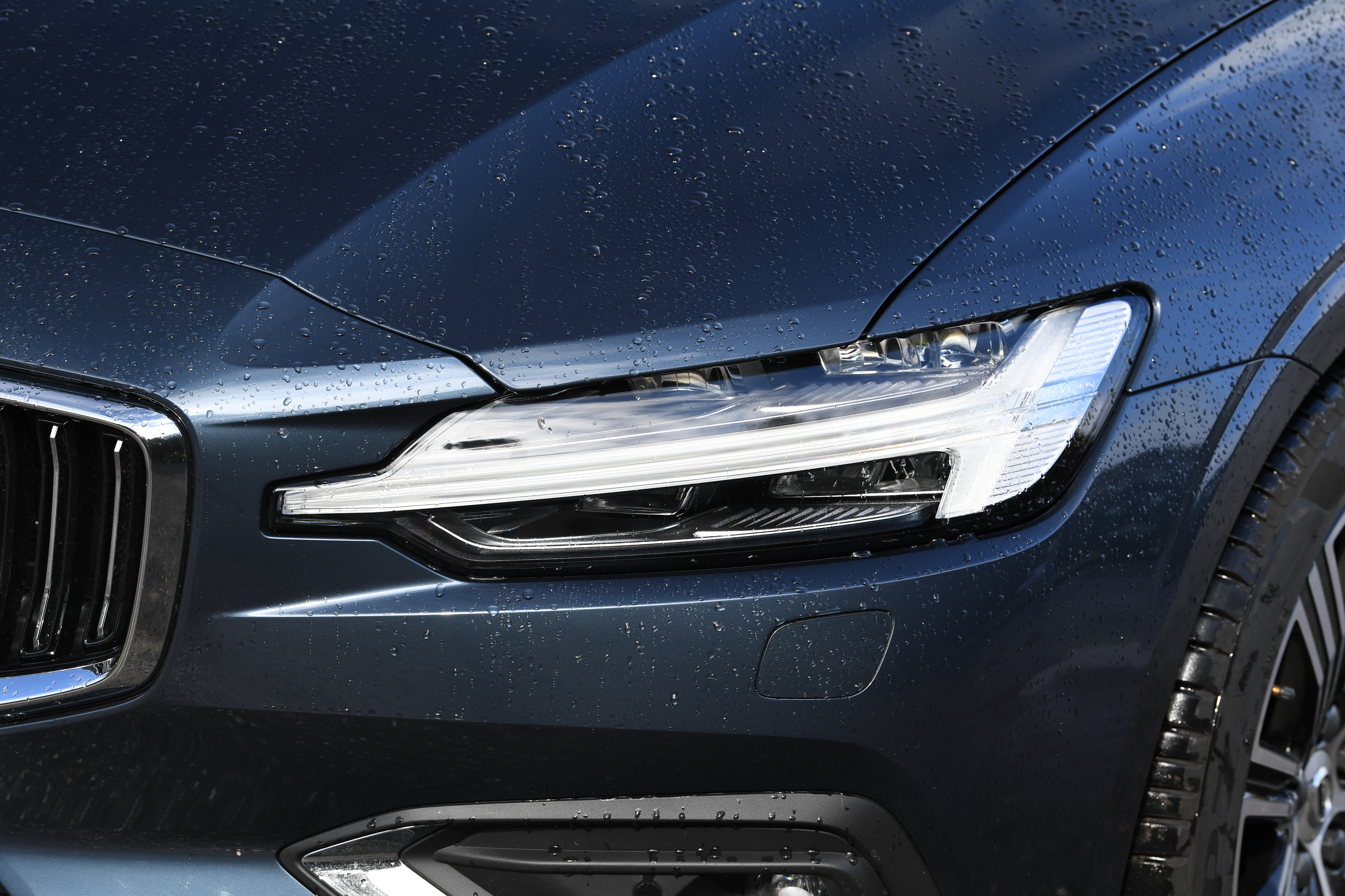 Volvo S60 saloon - headlight