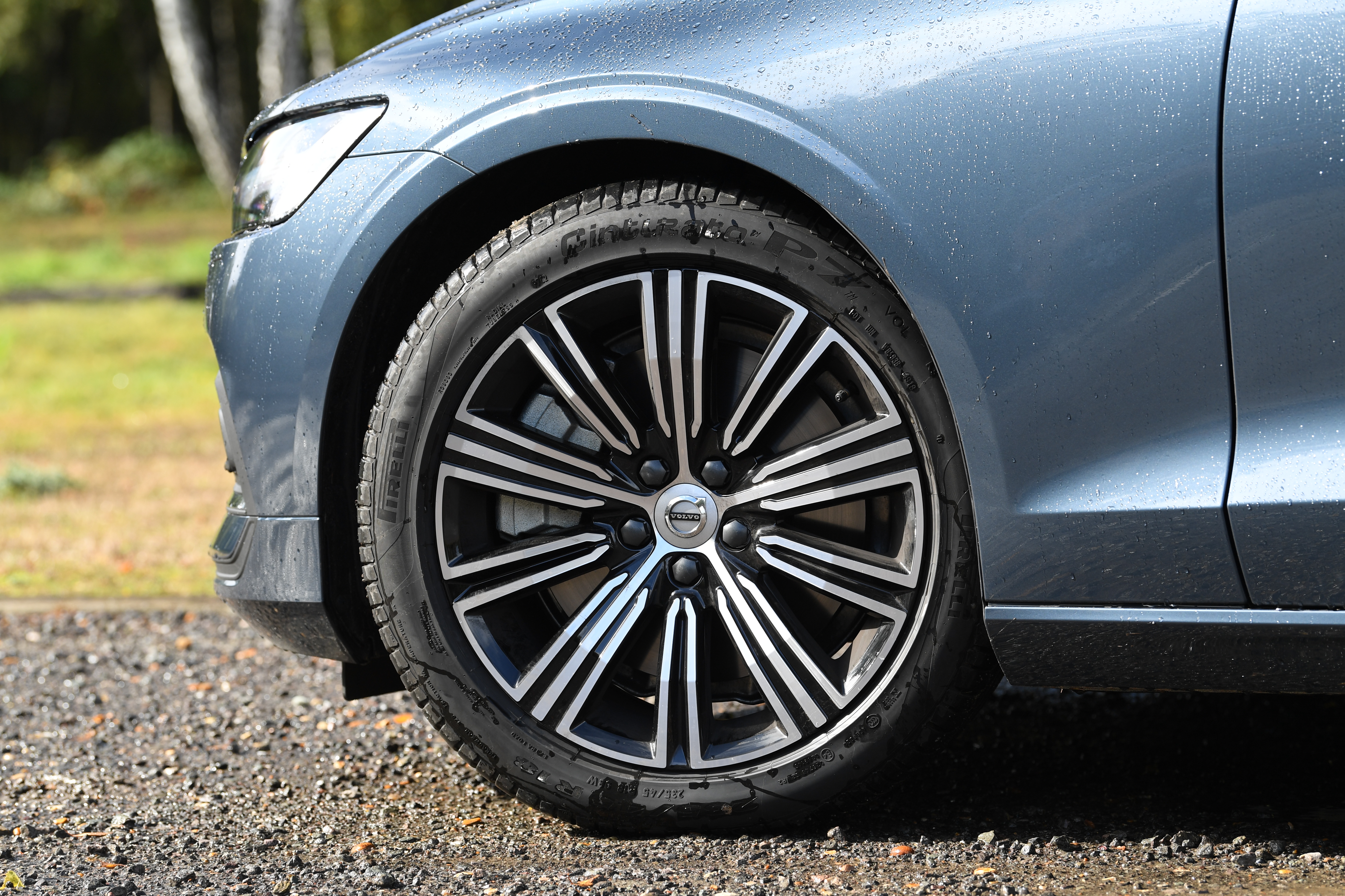 Volvo S60 saloon - wheel