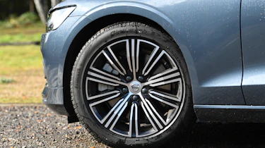 Volvo S60 saloon - wheel