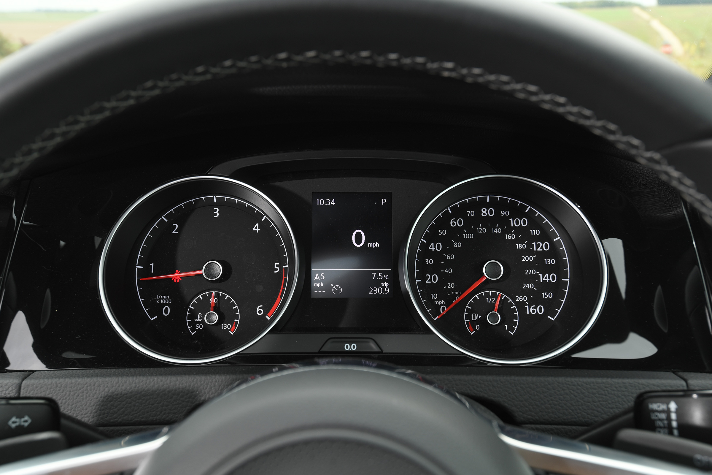 Volkswagen Golf - dials