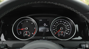 Volkswagen Golf - dials