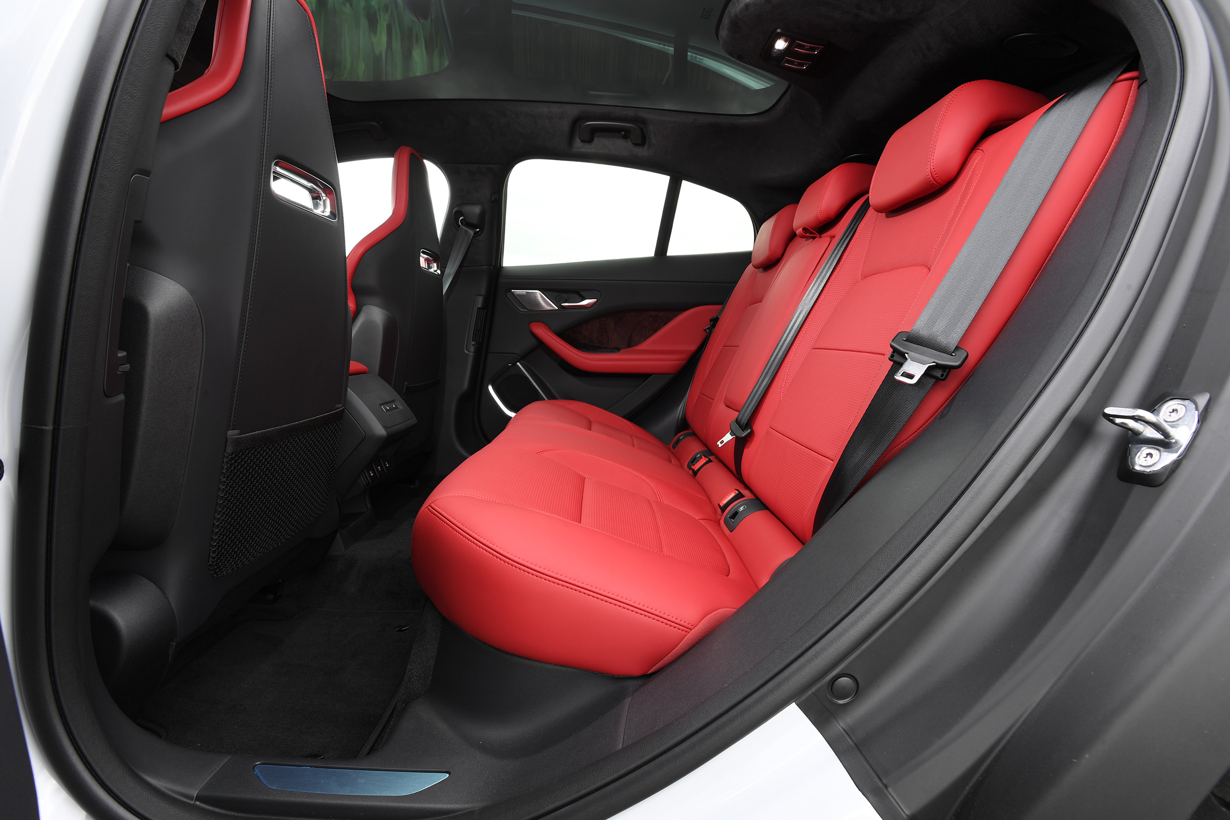 Jaguar I-Pace - rear seats