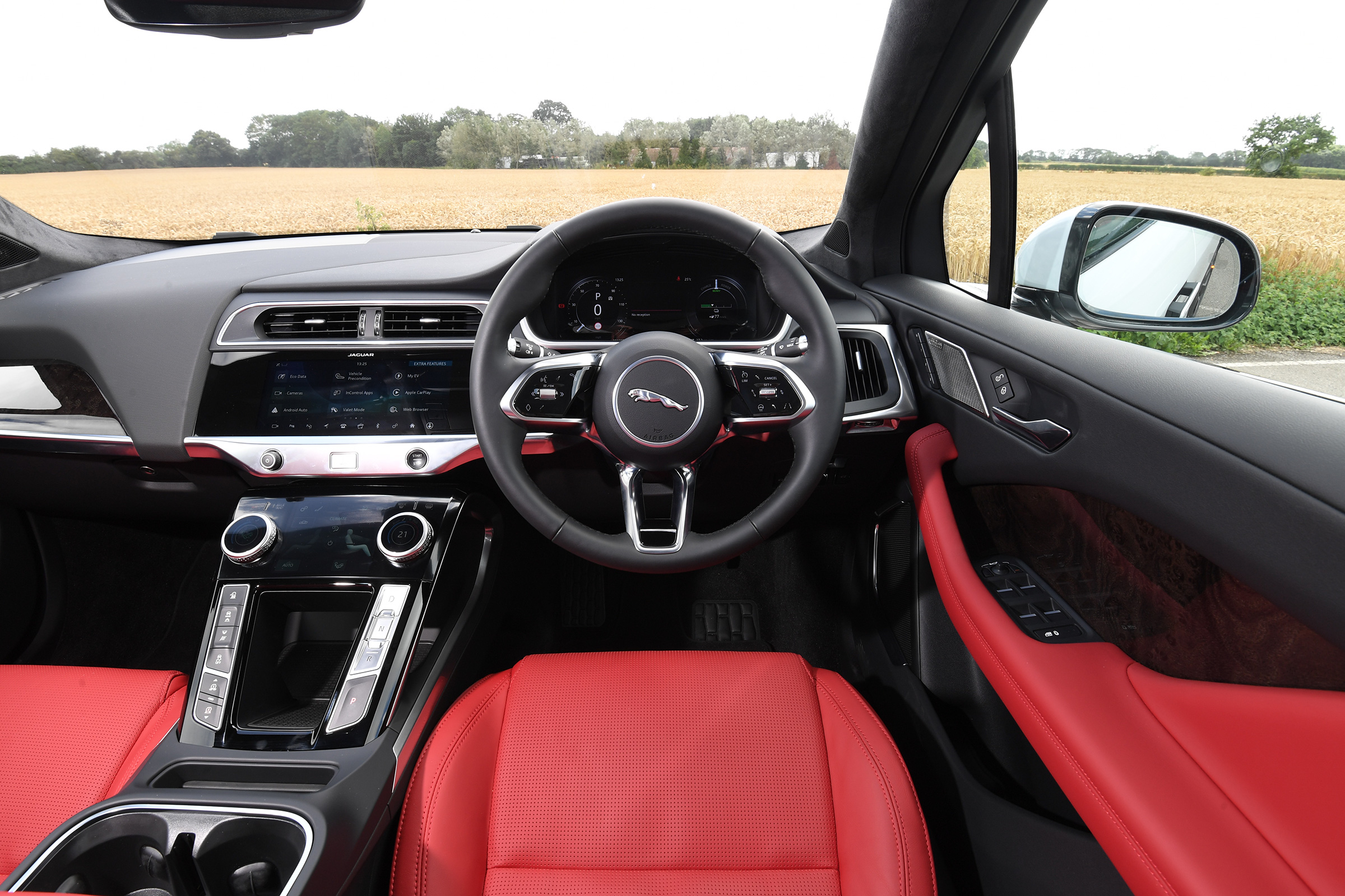 Jaguar I-Pace - interior