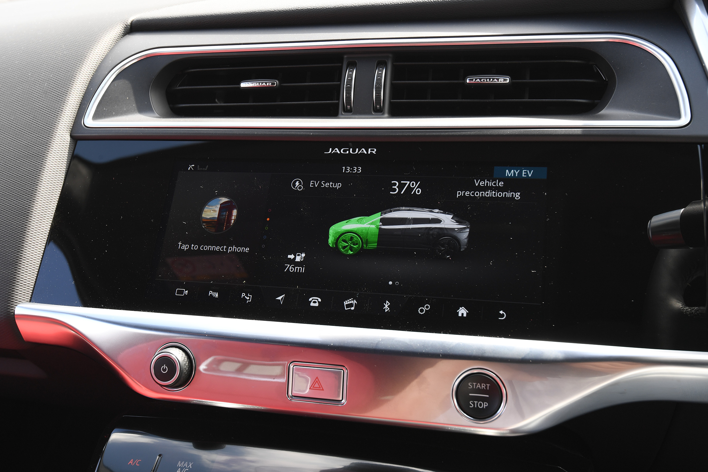 Jaguar I-Pace - screen