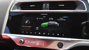 Jaguar I-Pace - screen
