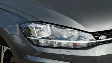 Volkswagen Golf - headlight