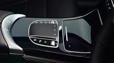 Mercedes GLC 220 d - centre console