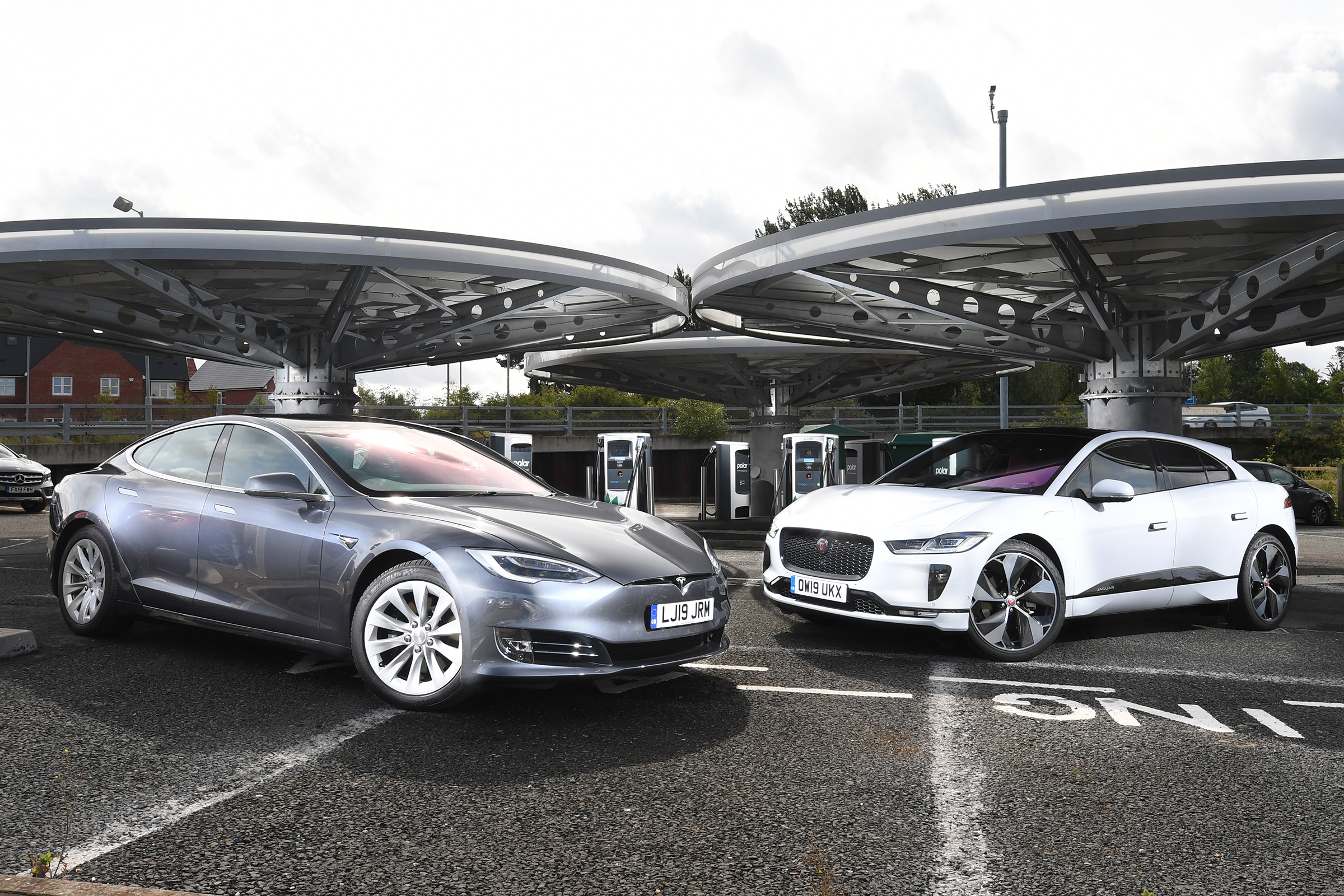 Tesla Model S vs Jaguar I-Pace