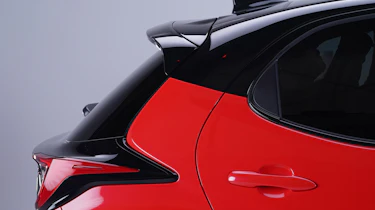 Toyota Yaris - c-pillar studio