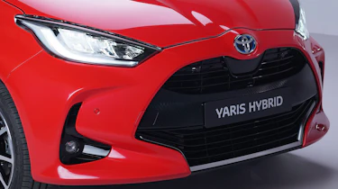 Toyota Yaris - front grille studio