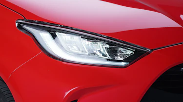 Toyota Yaris - headlight studio