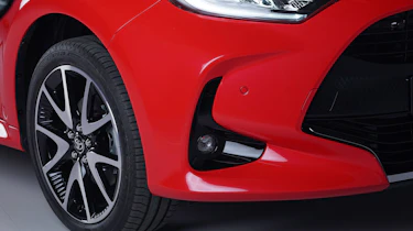 Toyota Yaris - front wing studio