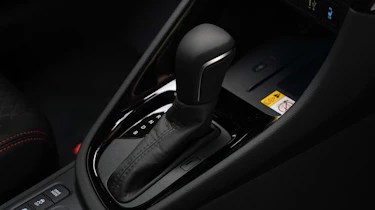 Toyota Yaris - gearstick studio