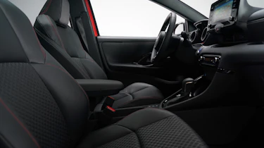 Toyota Yaris - front seats studio