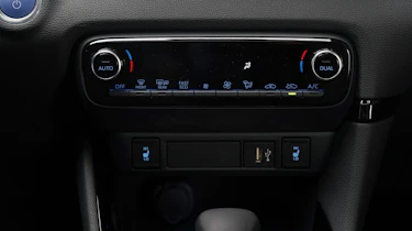 Toyota Yaris - climate control studio