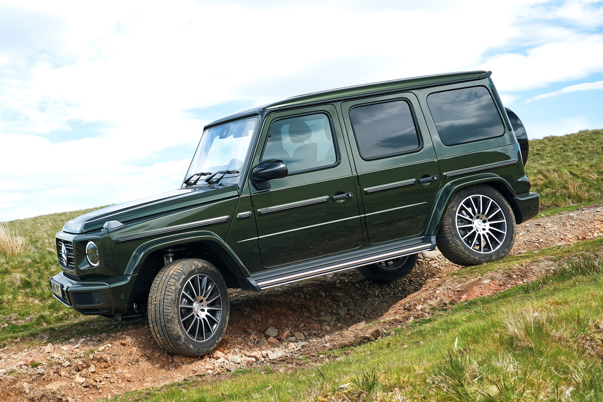Mercedes G 350 d - side tracking off road