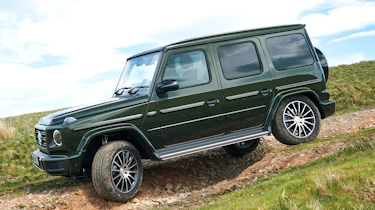 Mercedes G 350 d - side tracking off road