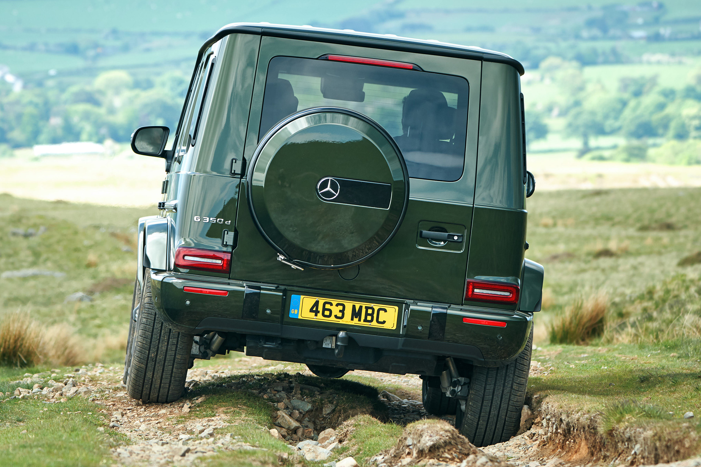 Mercedes G 350 d -rear tracking off road