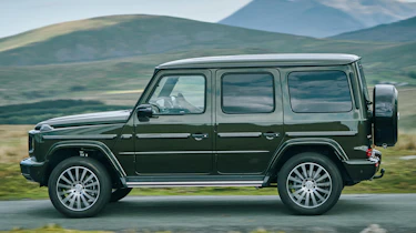 Mercedes G 350 d - side tracking