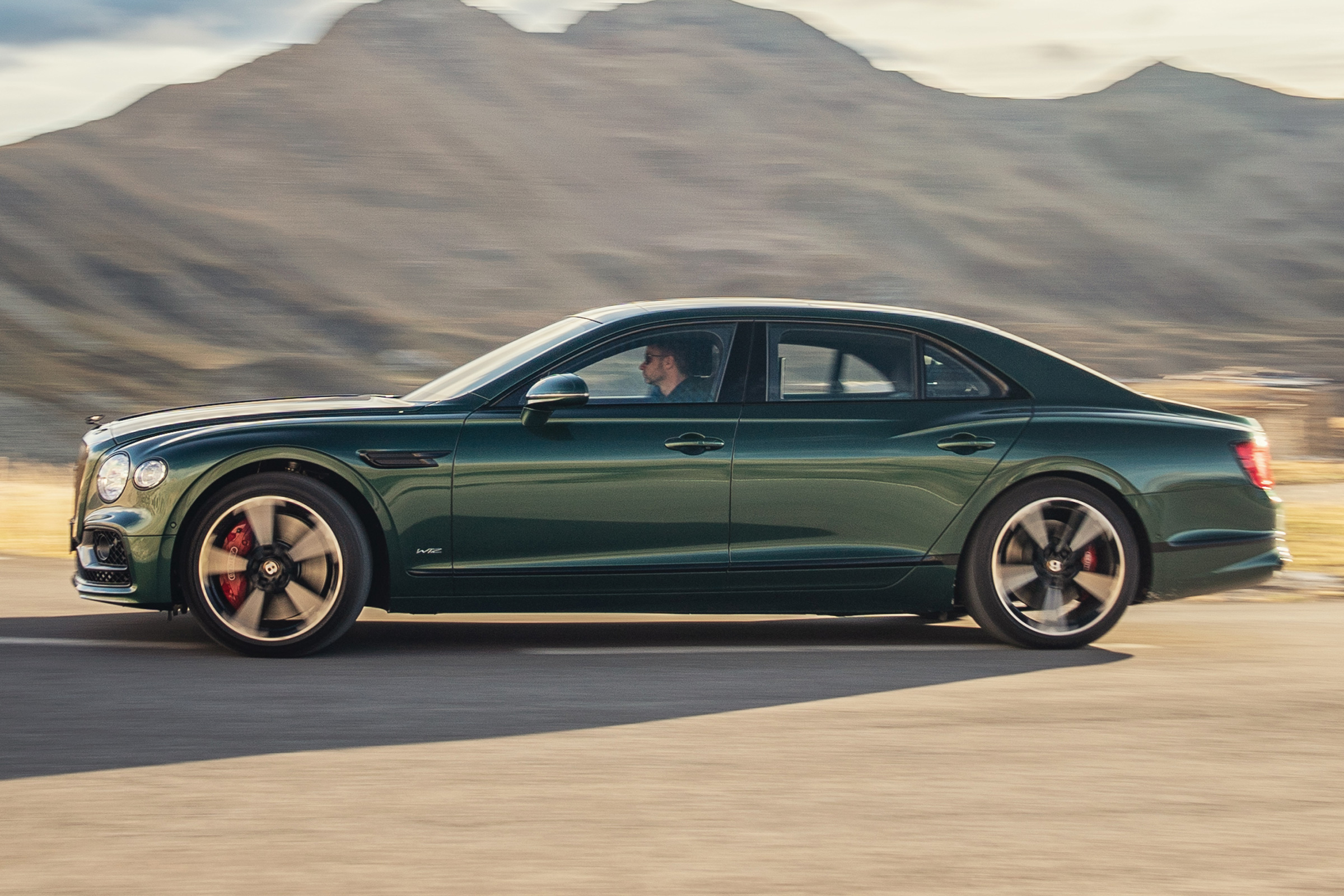 Bentley Flying Spur - side tracking
