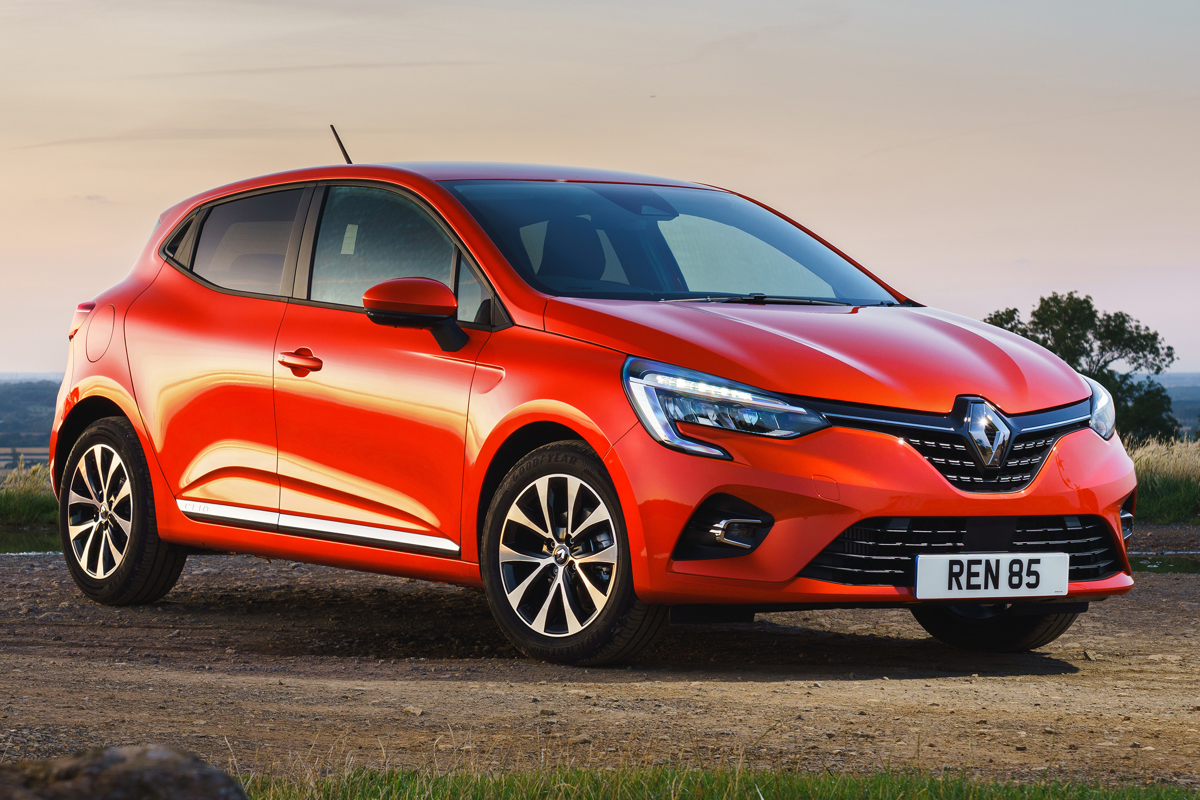 Renault Clio - front static