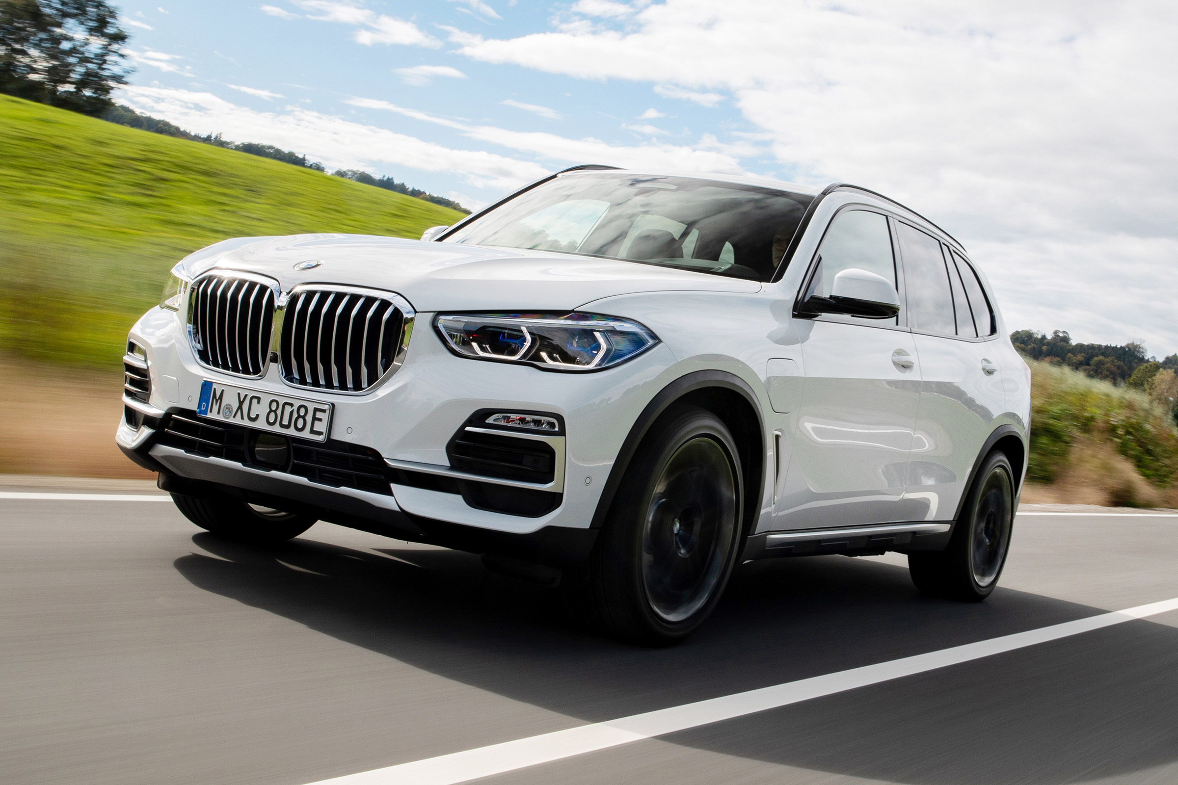 BMW X5 xDrive45e plug-in hybrid - front