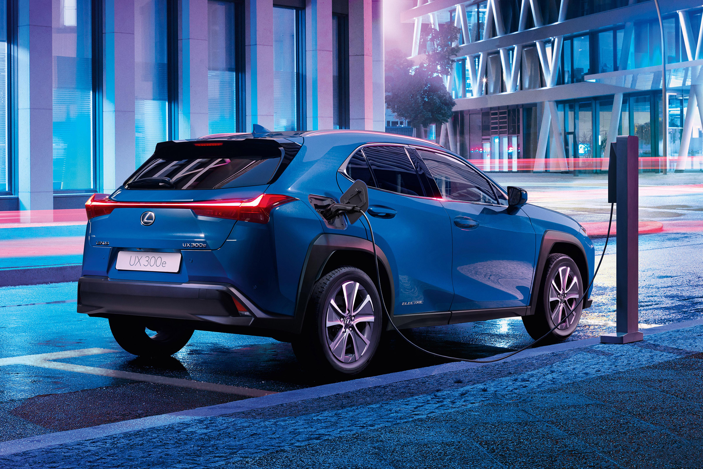 Lexus UX 300e - rear