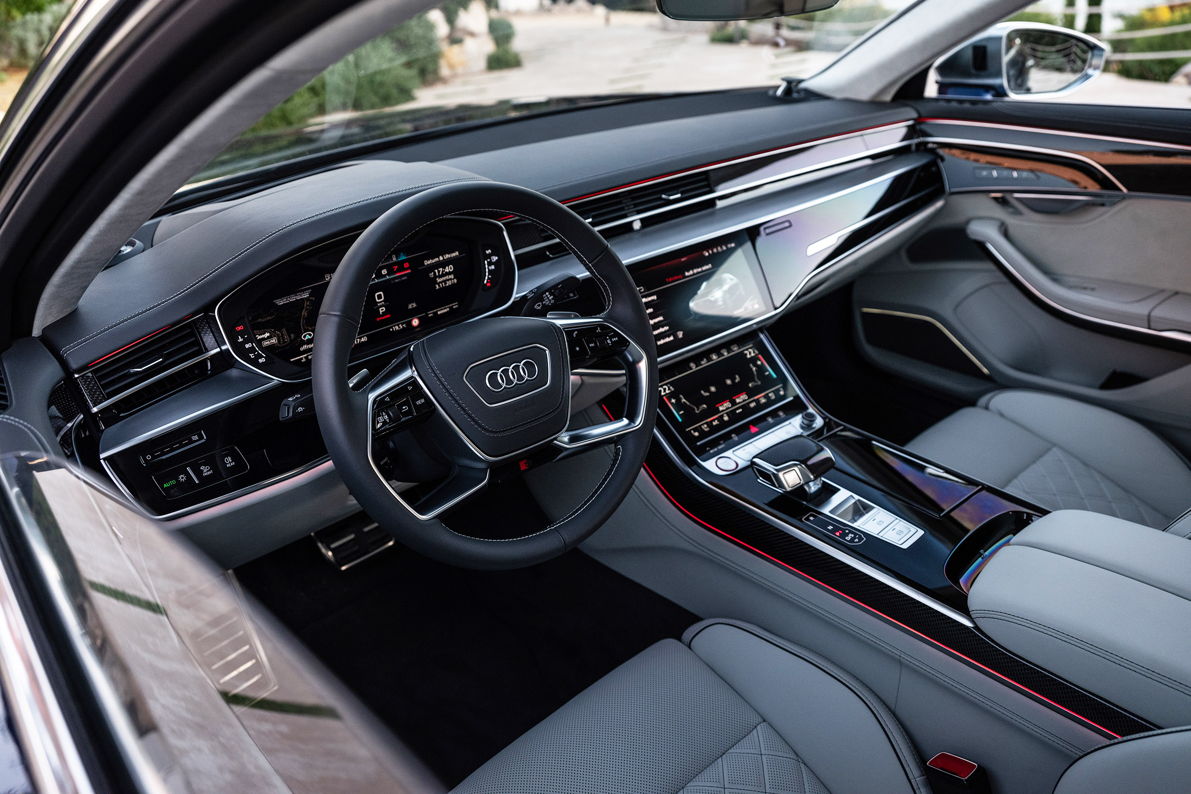 Audi S8 - dash