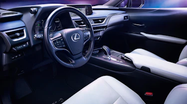 Lexus UX 300e - dash