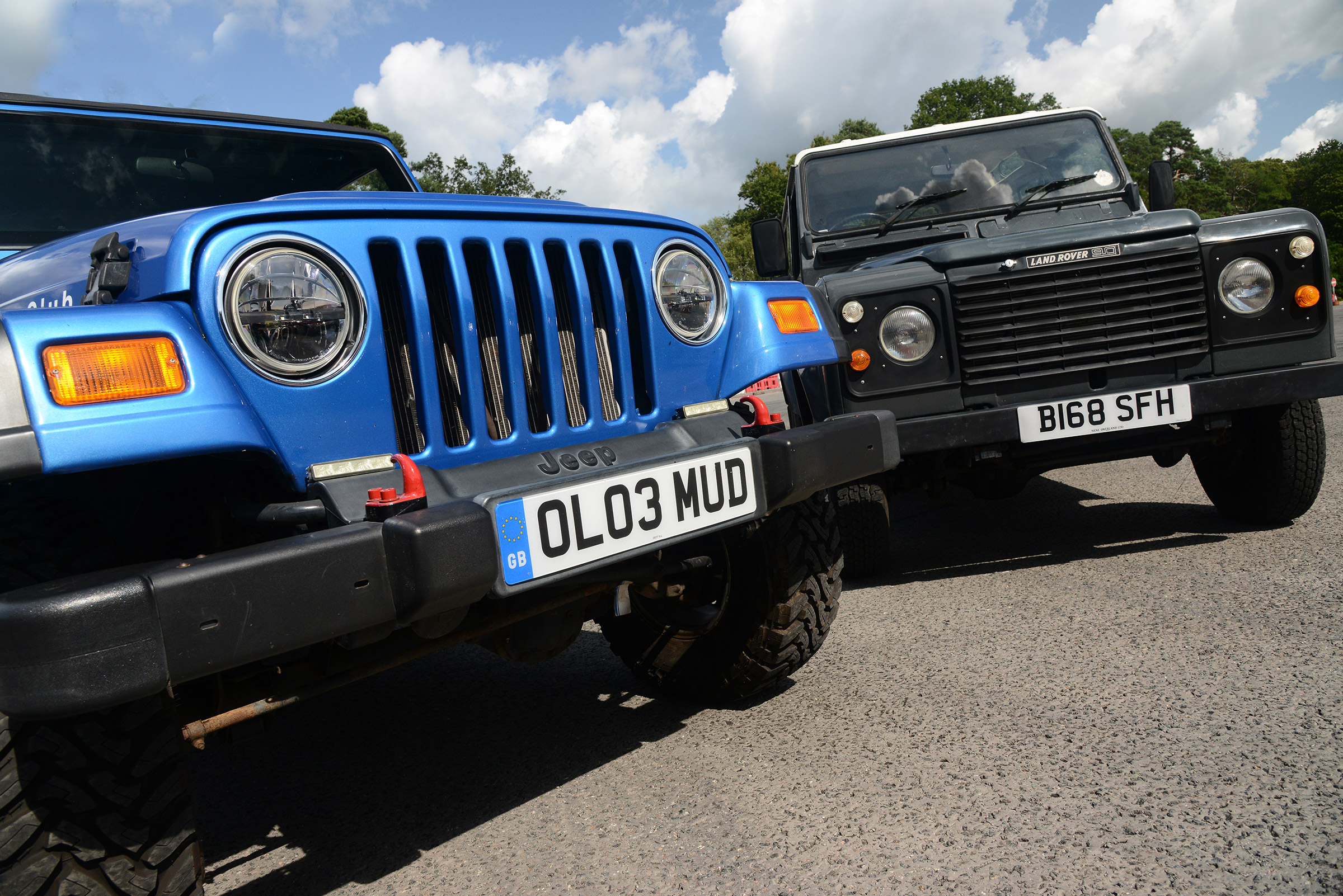 Land Rover Defender vs Jeep Wrangler - modern classics grilles
