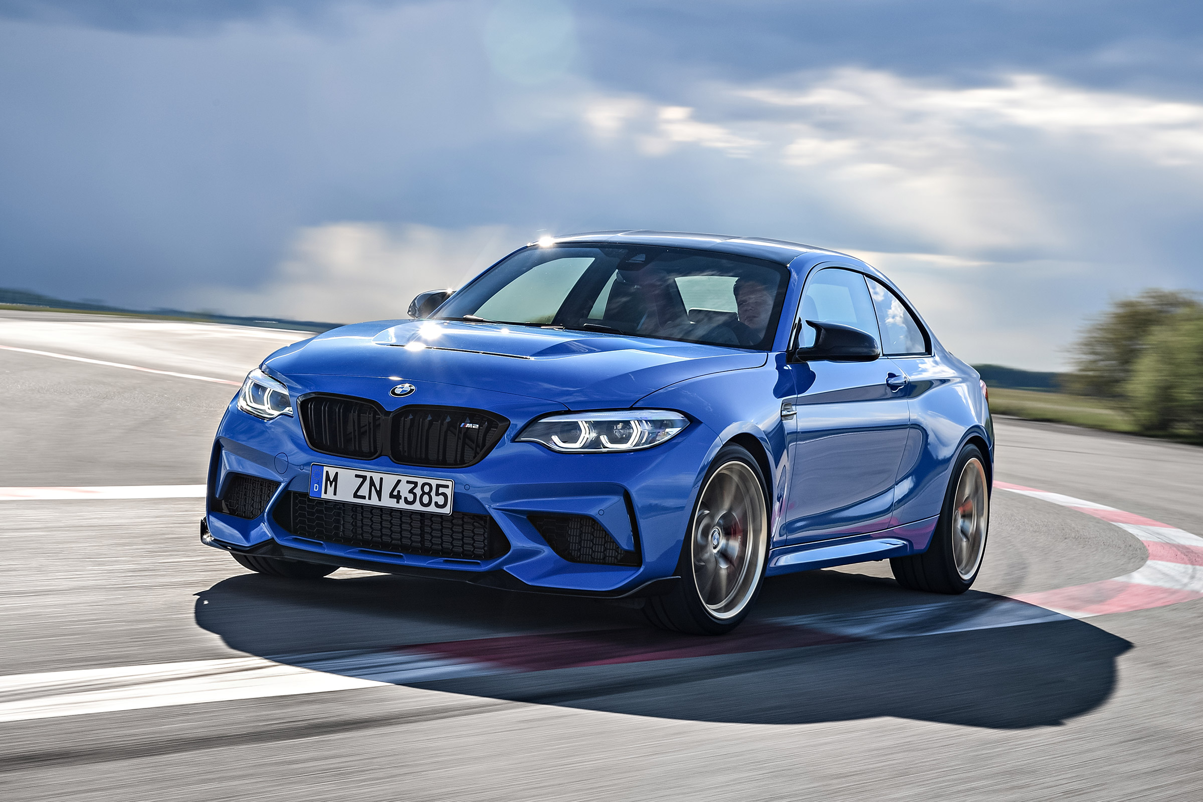 BMW M2 CS - front cornering