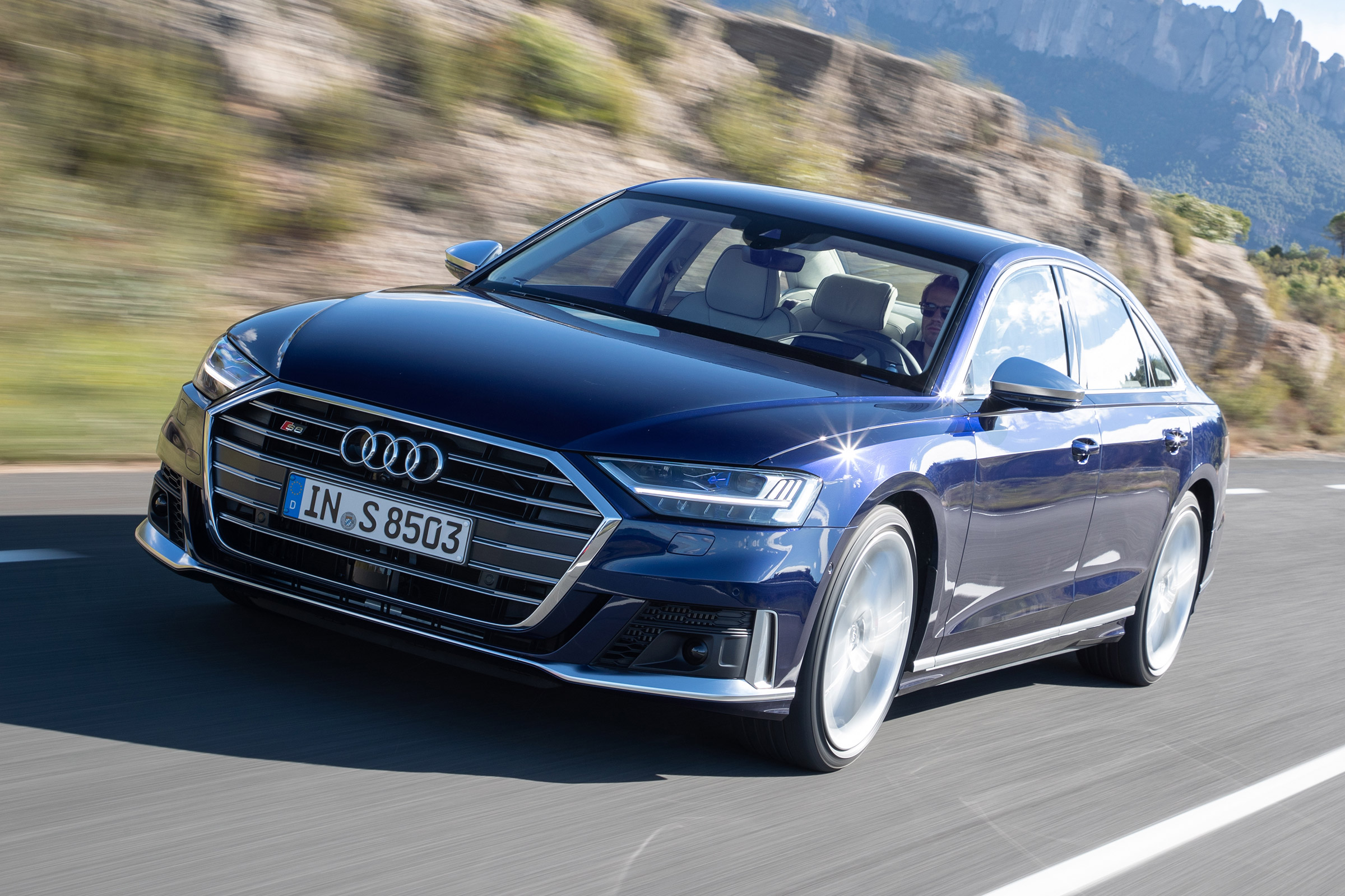 Audi S8 - front action