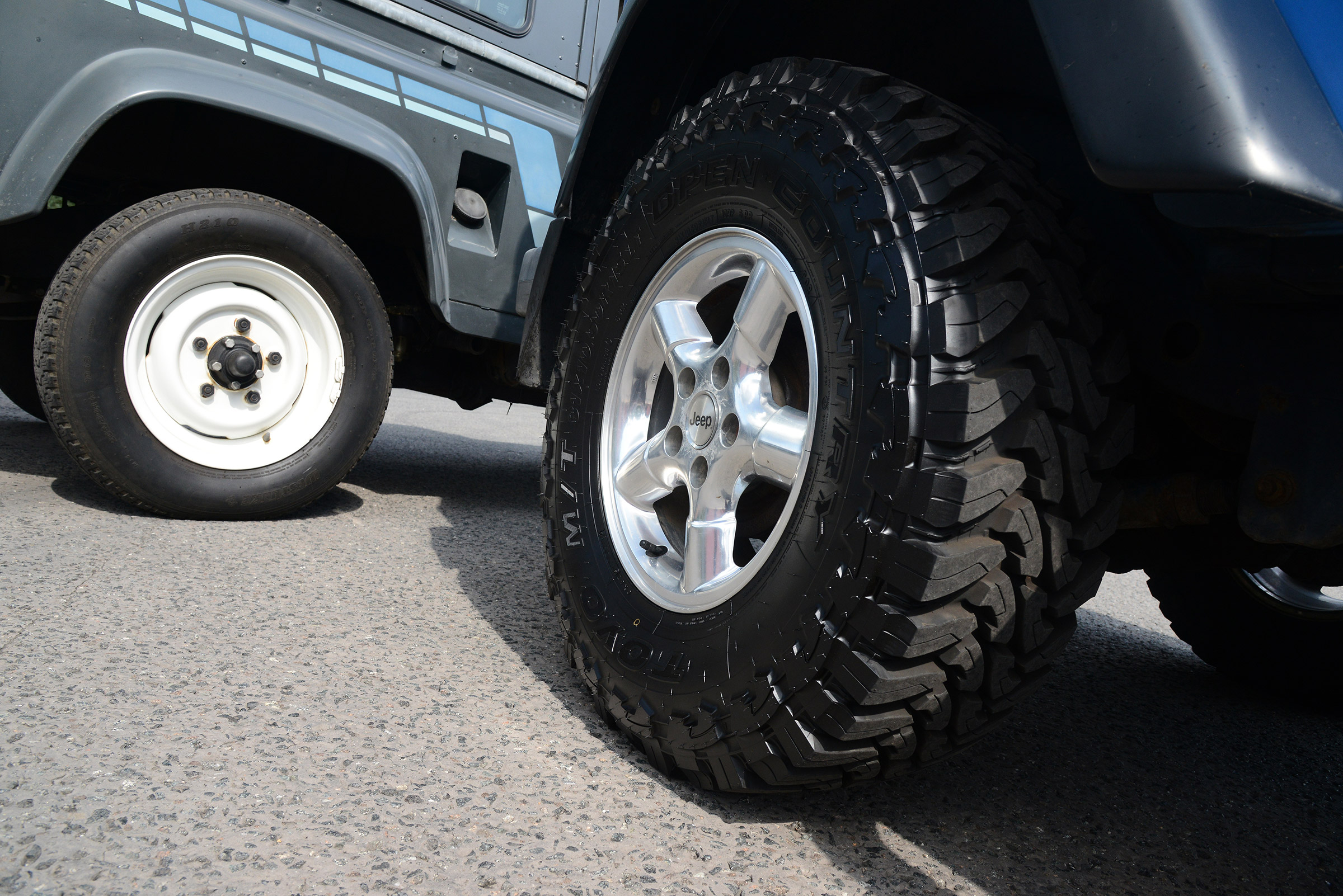 Land Rover Defender vs Jeep Wrangler - modern classics wheels