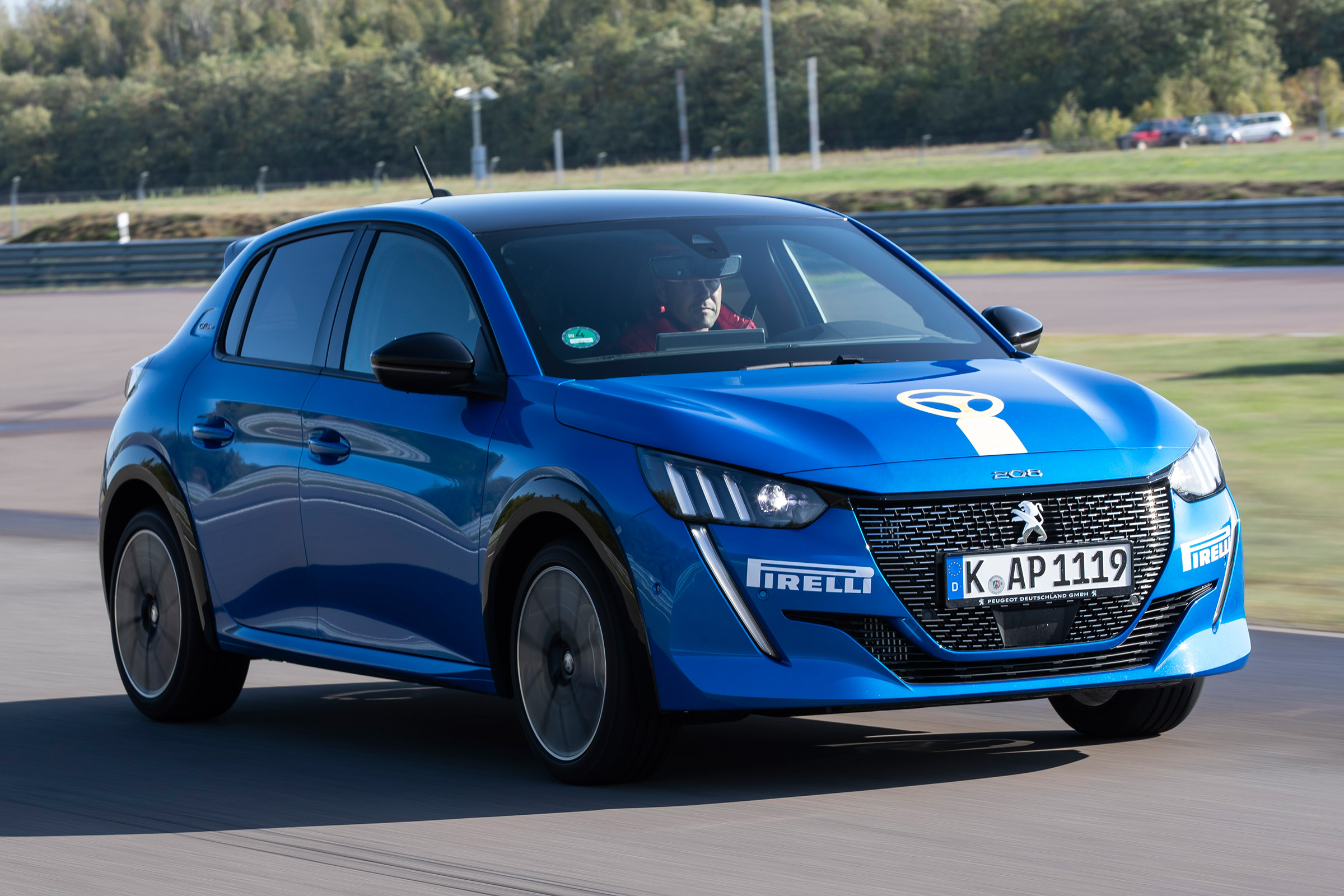 Peugeot 208 - front