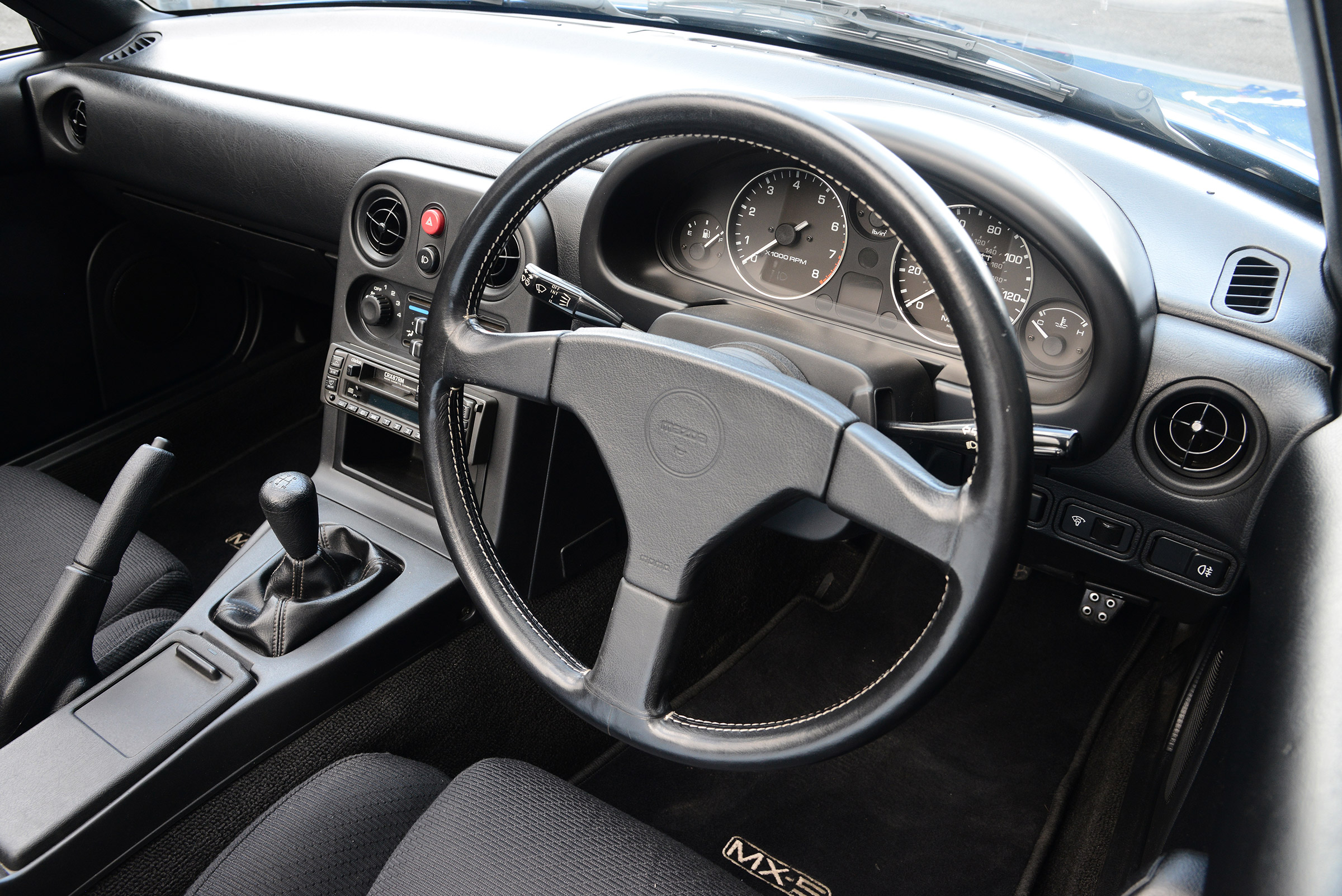 Mazda MX-5 - modern classic dash
