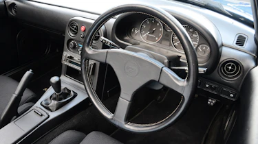 Mazda MX-5 - modern classic dash