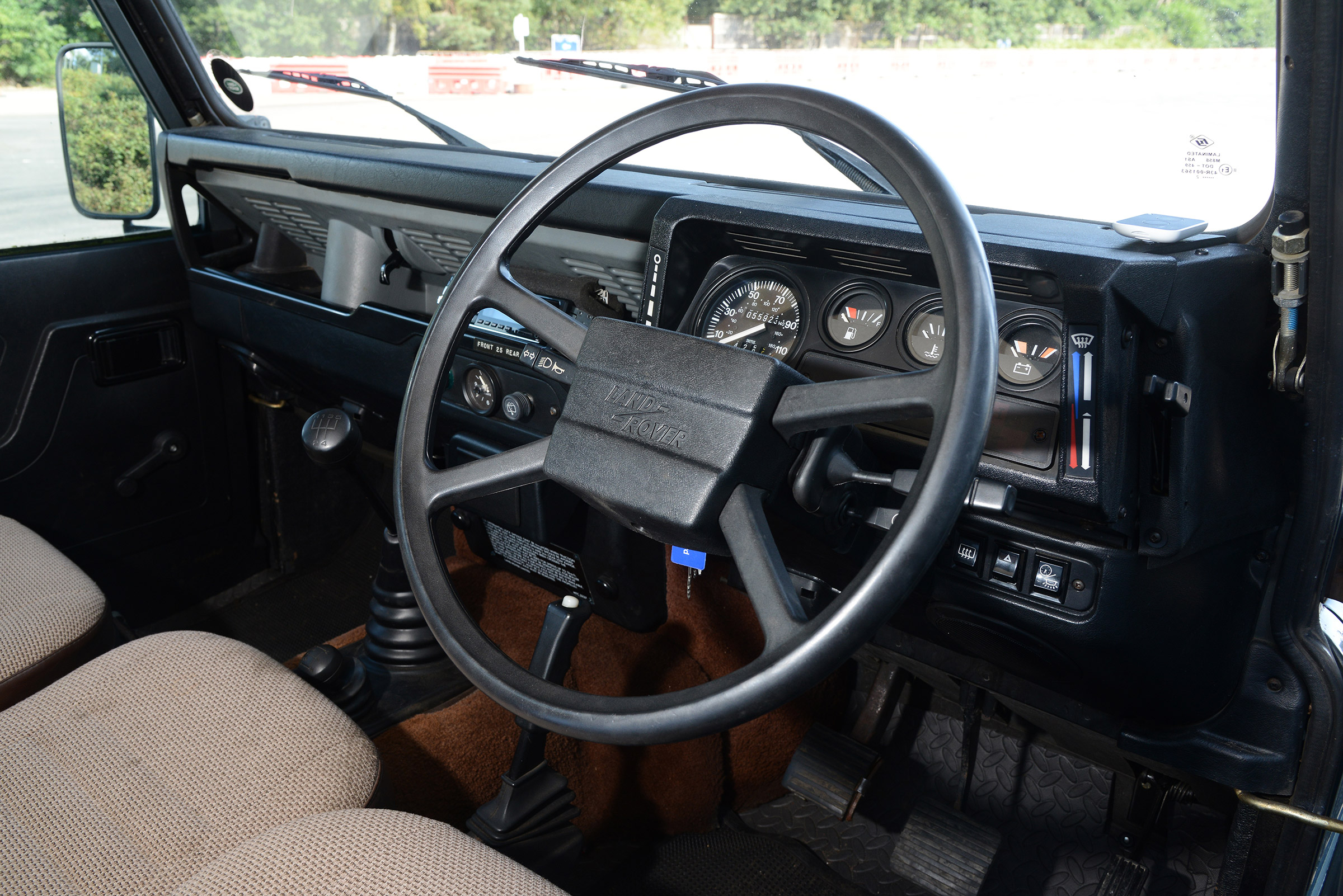 Land Rover Defender - modern classics dash
