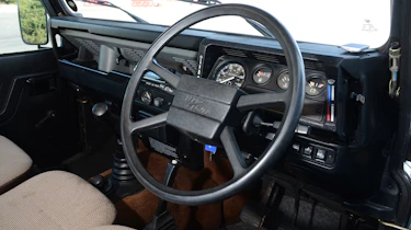 Land Rover Defender - modern classics dash