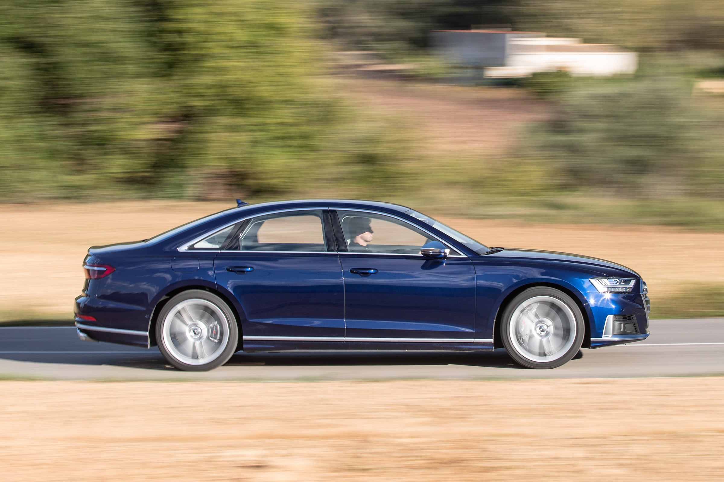Audi S8 - side