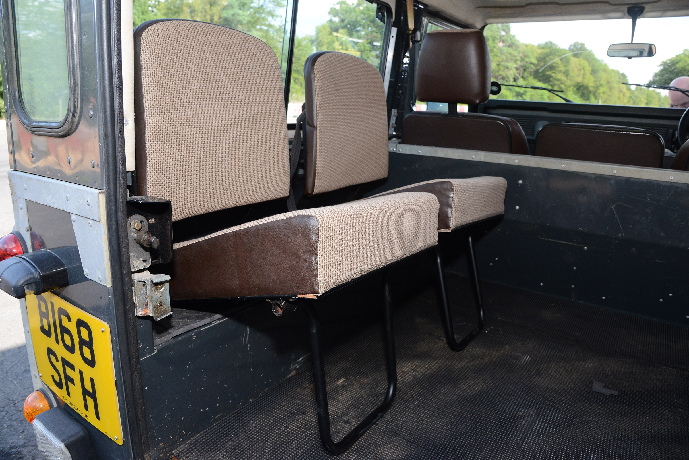 Land Rover Defender - modern classics seats