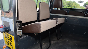Land Rover Defender - modern classics seats