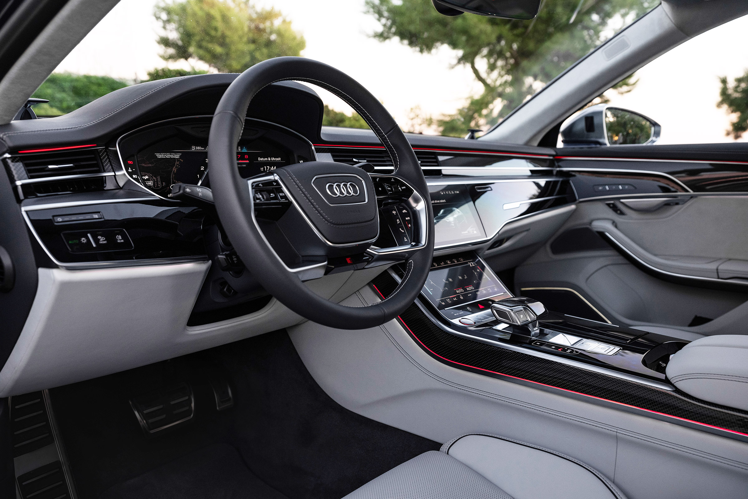 Audi S8 - cabin